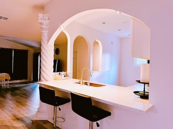 Cozy 4br Designer House By Zen Living - West Covina