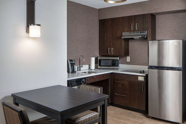 Your Home Away From Home! Free Breakfast, Pet-friendly Property! - Burke