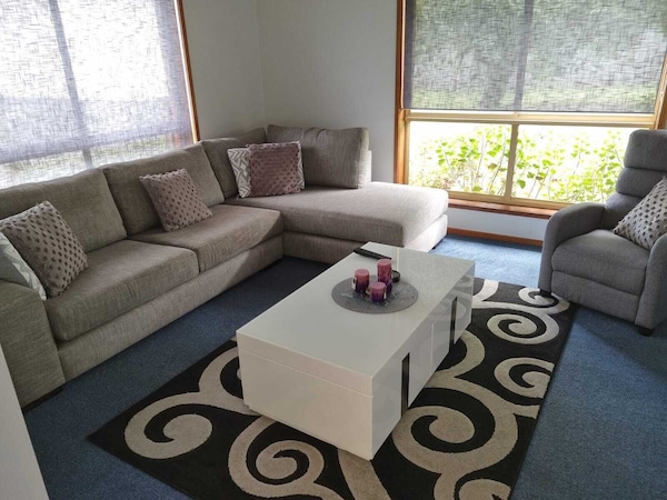 Whole House With Caravan & Boat Parking!!<br>free Unlimited Wifi - Portland