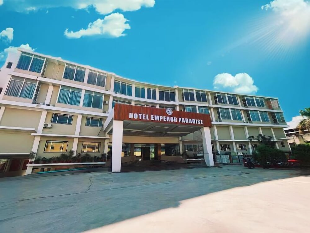 Hotel Emperor Paradise - 빌라스푸르