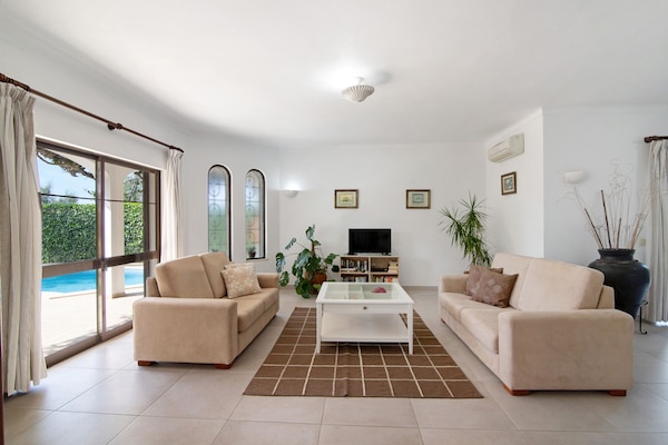 Villa 'Casa Da Oliveira' Met Privézwembad, Wifi En Airconditioning - Loulé