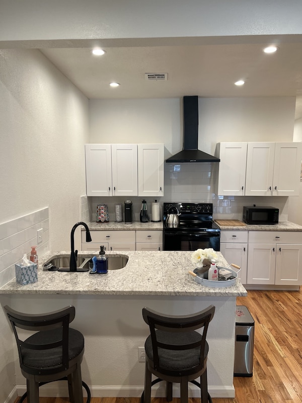This Space Is In A Cozy Neighborhood 5 Minutes From Downtown. - Owasso, OK