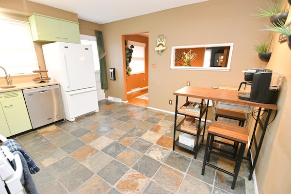 Mid Century Modern, 30 Minute Walk To Notre Dame,  3 Bedroom 3 Full Bath (2008) - Notre Dame, IN