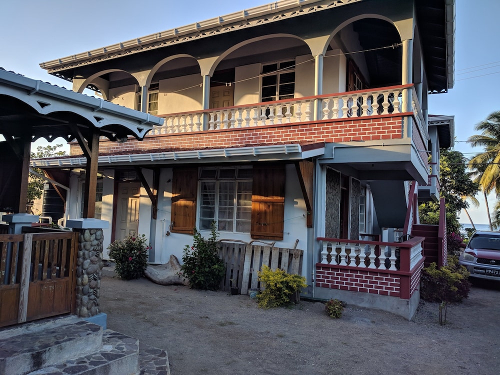 Tiny House Near The Sea - Dominica