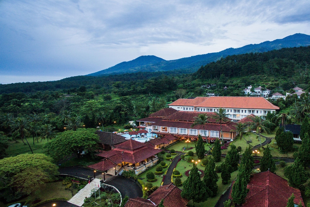Royal Trawas Hotel & Cottages - Pacet