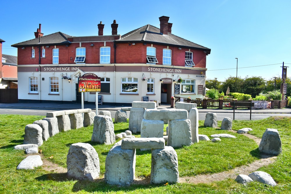 Stonehenge Inn & Shepherds Huts - Amesbury