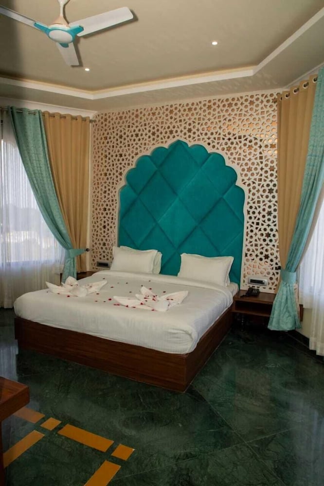 Indralok Palace Hotel And Resort - Morena