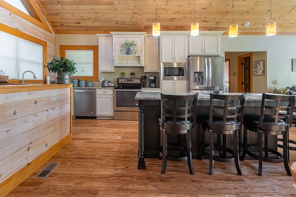 Luxury Log Cabin Near Siu, Giant City, & Wineries - Carbondale