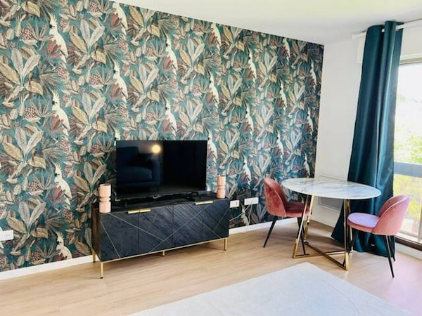 Charming Renovated T1 Neuilly-sur-seine: Mobility Lease - Houilles