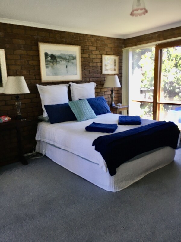 Bluff House 2min Walk To Beach 1/ 3nights Max  Serenity Exclusive 2 Guests Only. - Portarlington, Australia