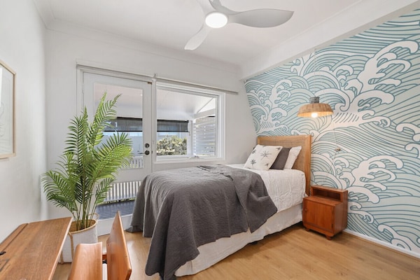 Curly Beach House - Seconds To Beach - Northern Beaches Council