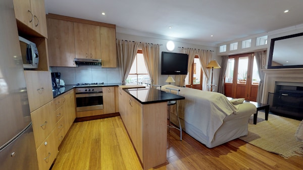 Lemon Cottage 2 Beds 2 Bath Both On Suite Sleep 4 Overlooking Solar Heated Pool. - Cape Town