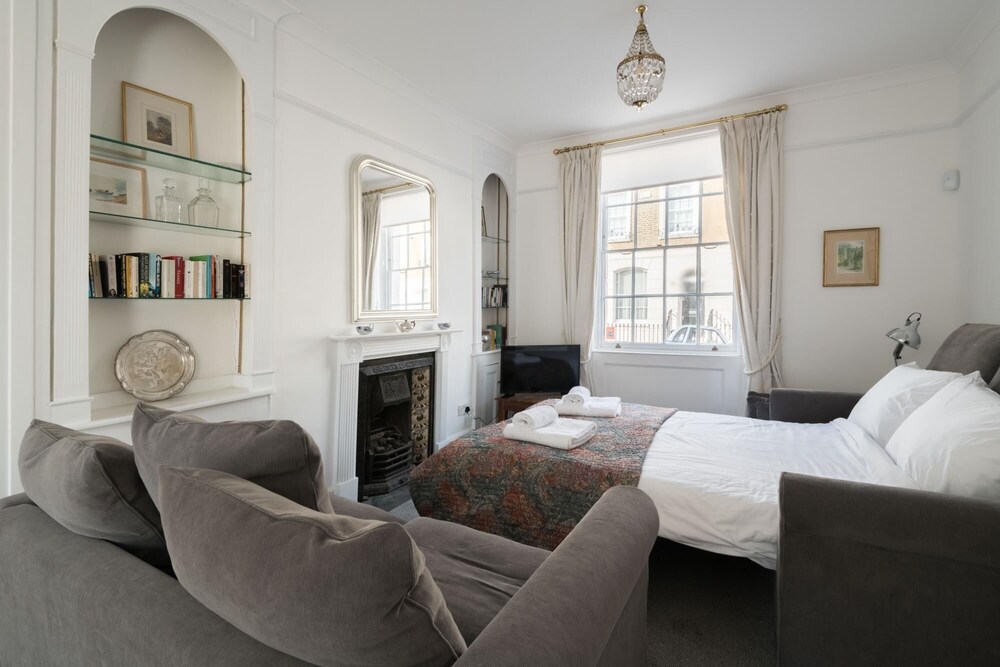 Stylish Sloane Square Home Close To Victoria By Underthedoormat - Chelsea, Londra