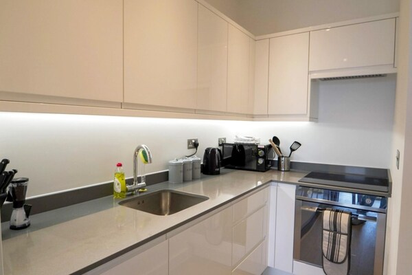 St Albans Luxury Apartment , 5 Mins Walk To The Station - 18mins To Central London, Free Wifi & - University of Hertfordshire