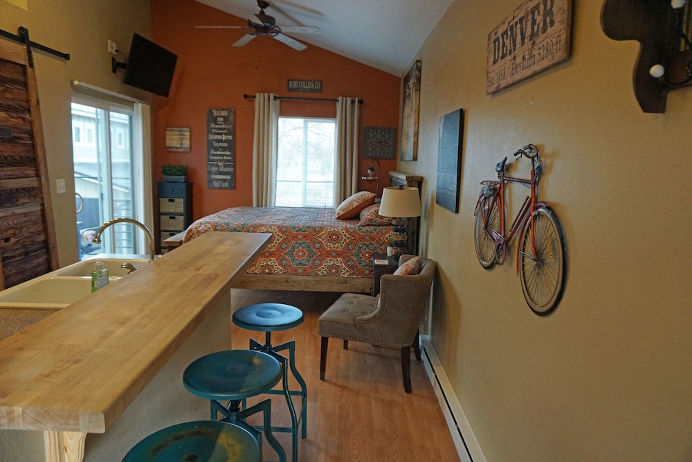 Industrial Old Town Bungalow W/ Free Cruiser Bikes - Colorado