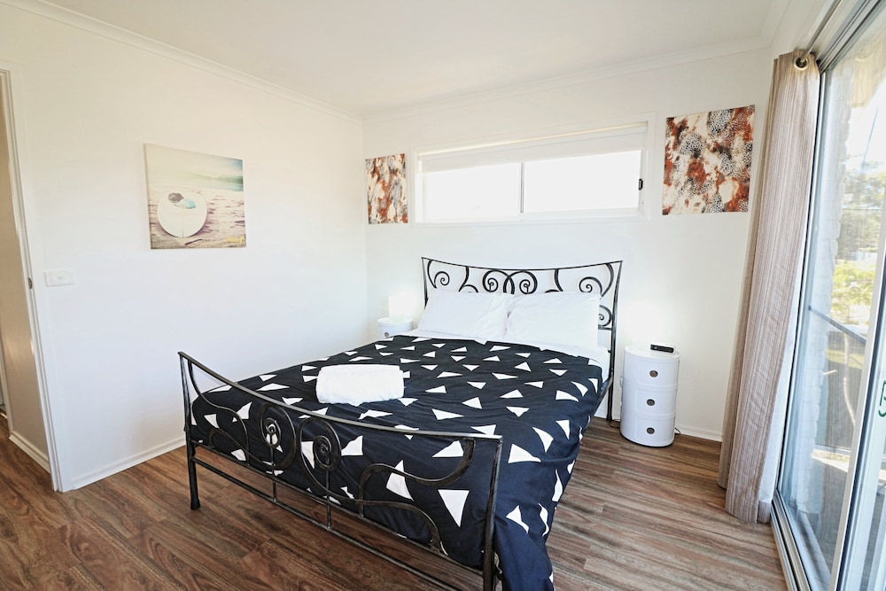 Beachcomber Apartments: Unit 2 (Downstairs) - Gippsland