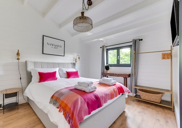 Woodpecker Lodge - Two Bedroom House, Sleeps 4 - Suffolk