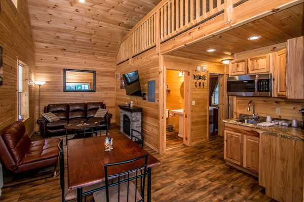 Rosewood Villa , Brand New 2 Bedroom Log Cabin! - Littleton, NH