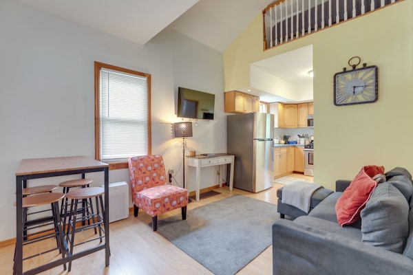 Cozy Westmont Home: Walk To Metra Station! - Downers Grove