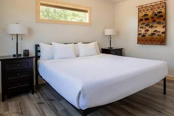 Perfect For A Family Or Friends! 2 Spacious Rooms With Gorgeous Views, Pool! - Oregon
