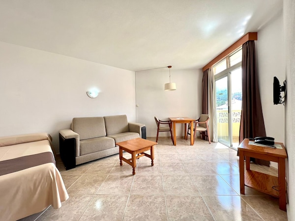 Apartment With Beautiful Pool, Breakfast Included - Los Realejos