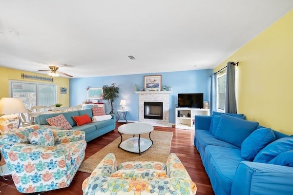 2023 Rates Reduced Summer And Fall, Fun In The Sun House 3bd/3ba With Private Pool And Private Boat Slip. Fis - Orange Beach, AL