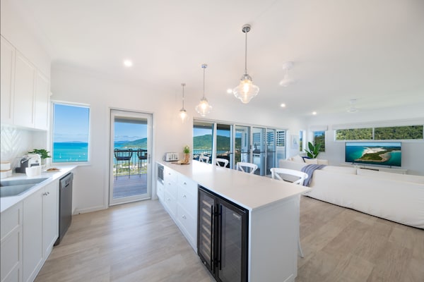 Stunning 3 Bedroom House With 180 Degree Ocean Views - Whitsundays
