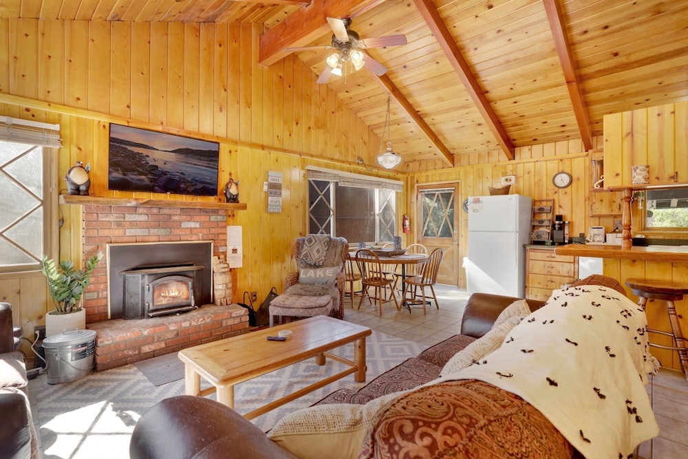 Sunny Bear Cabin- Firepit- Cornhole- Resort Chalet - Big Bear Lake, CA