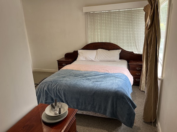 Master Bedroom With Own Bathroom N Air Conditioning, Just Opposite 2 Deakin Uni - Chad
