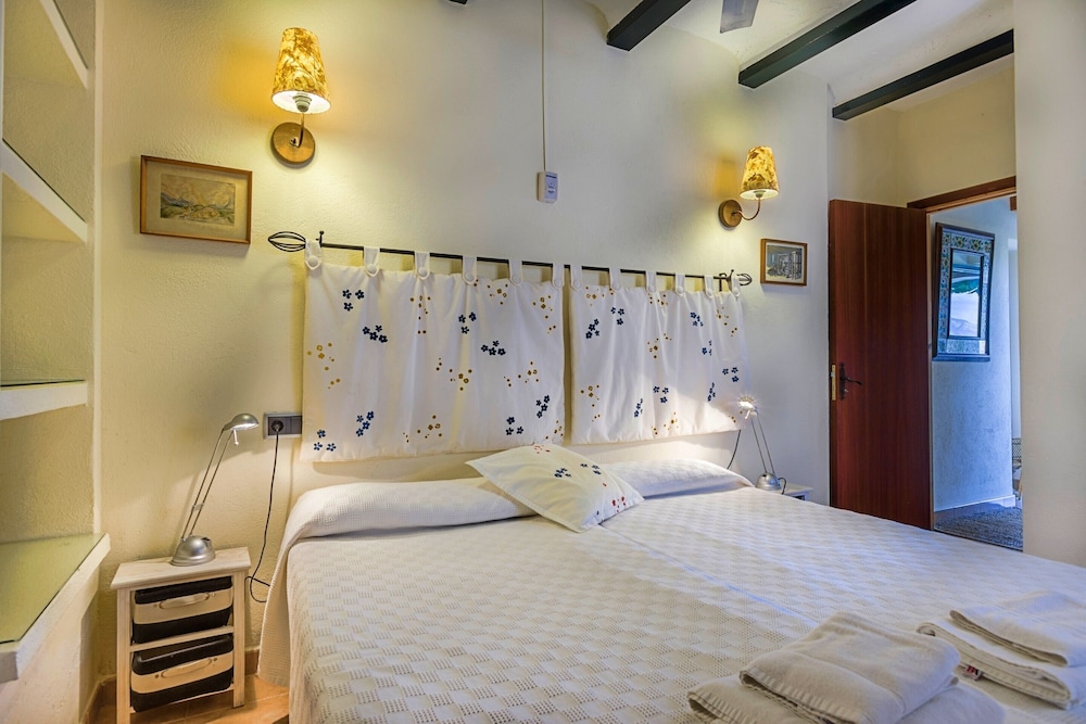 Rustic Pollensa Villa | Calvario | 3 Bedrooms | Overlooking Old Town - Pollensa