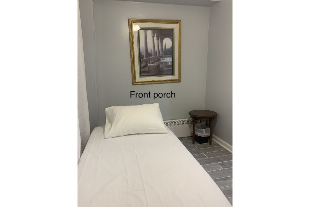 3 Bed / 1 Bath (With A King Bed) Best Location, Connect To Everywhere - Cherry Hill, NJ