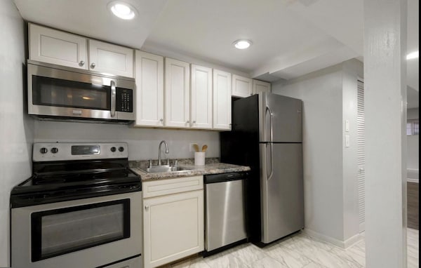 Cozy Capitol Hill Apt 1 Minute Walk To Metro W\/parking - Bloomingdale, DC