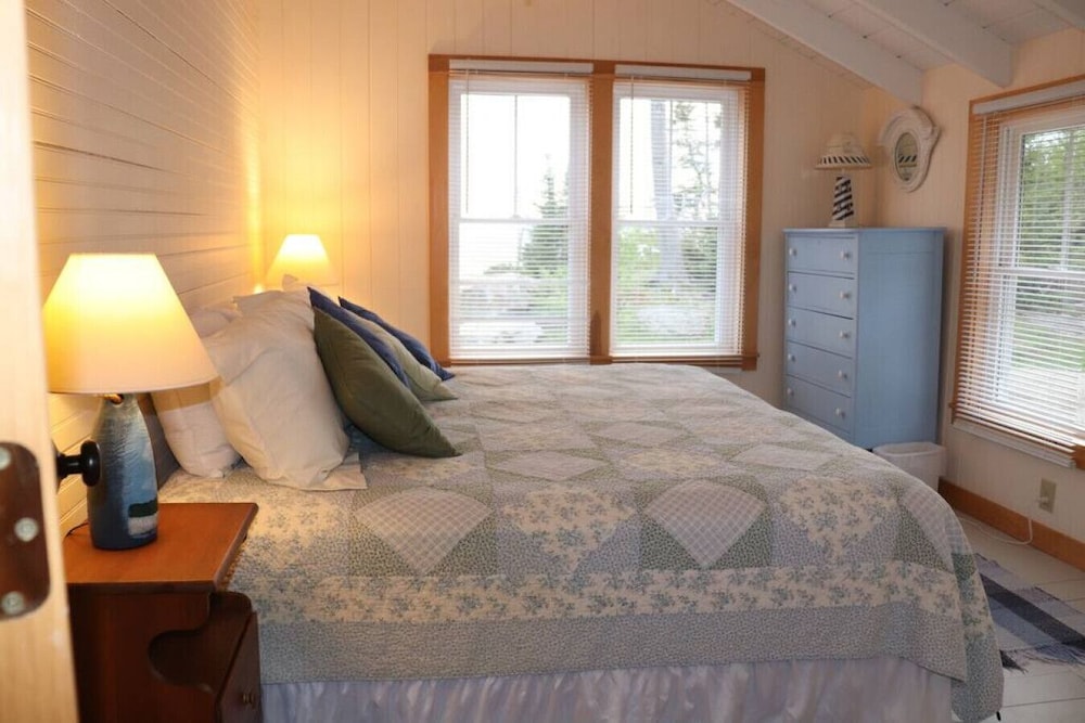 Beautiful Summer Cottage On Iconic Ocean Point - Boothbay Harbor, ME