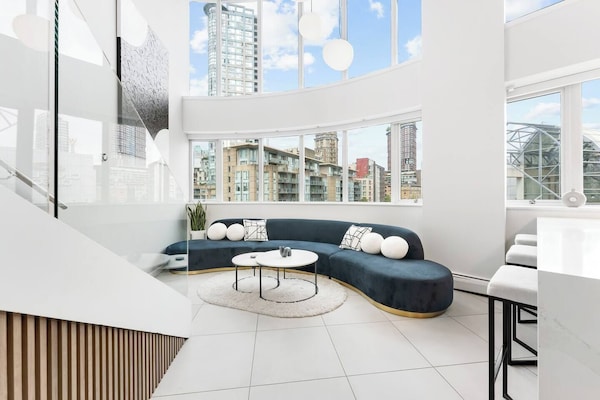 The Vancouver Penthouse, 2-level, Patios, Hot Tub - 6400