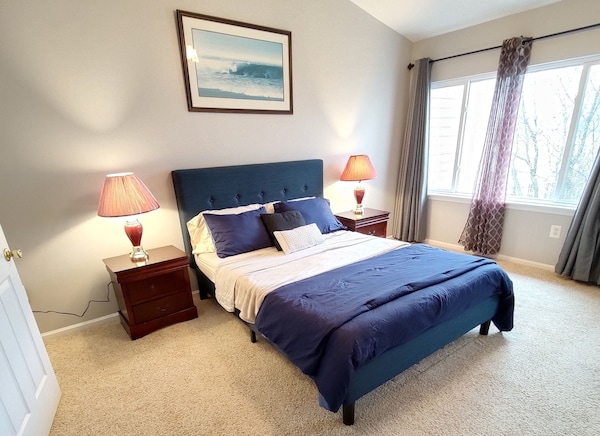 10 Minutes From Airport And Dulles Town Center. - Ashburn, VA