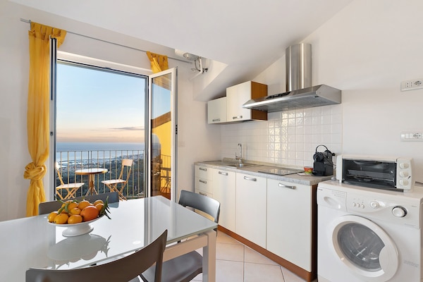 "Casa Santi Appartamento Limone" Met Uitzicht Op Zee, Zwembad, Balkon & Wifi - Ceriale