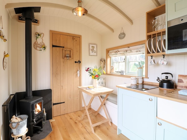 Herbie's Shepherds Hut, Character Holiday Cottage In Redmile - Leicestershire