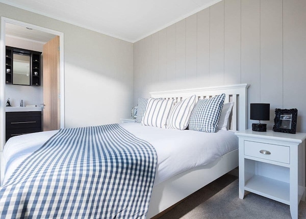 2 Bedroom Accommodation In Penzance - Praa Sands