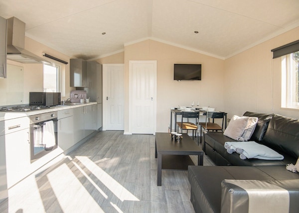 1 Bedroom Accommodation In Kilwinning - Ayrshire