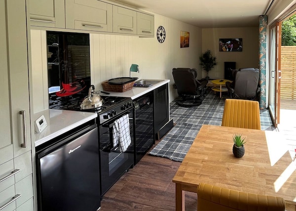 1 Bedroom Accommodation In Aughton - Yorkshire