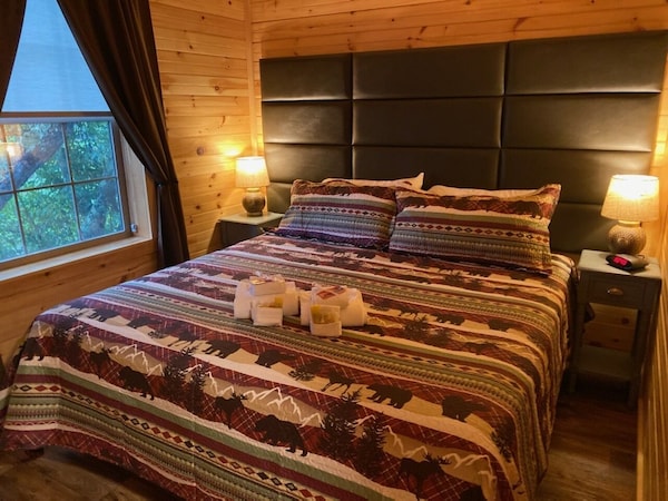 Rosewood Villa, 2 Bedroom Log Cabin! - Littleton, NH