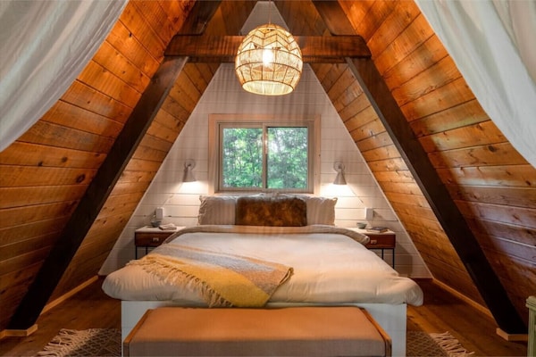 Charming A-frame Treehouse | Hottub + Fireplace - Algonquin Provincial Park
