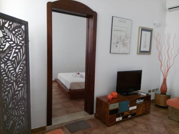 Holiday Home In The Historic Center. Ideal For 1 Couple - Couple + 2 Boys - Or 3 Adults - Lecce, Italia