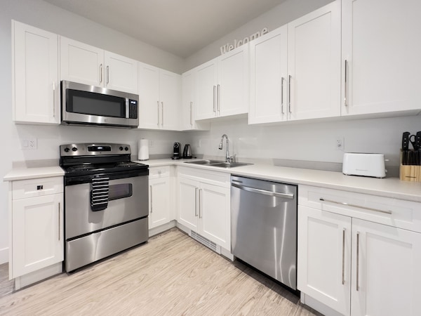 New 1 Bed\/1 Bath King Suite 3 Min From Beach - White Rock