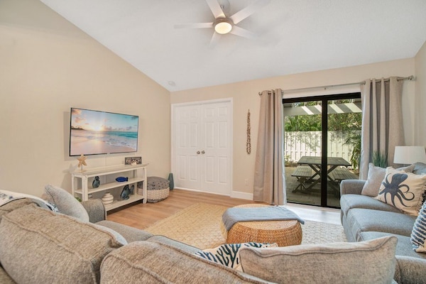 Seawoods Villa. Heated Pool, Walk To The Beach! - Ponce Inlet, FL