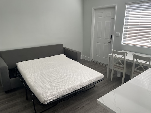 2 Bedroom Full Kitchen Apartment - Pinecrest, FL