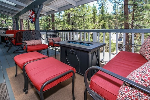 Escape To Bearadise - Cozy Cabin With Central Heating, Slope Views! Shuffleboard Table, Board Games! - Big Bear Lake, CA
