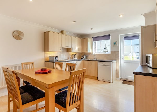 4 Bedroom Accommodation In Newquay - Mawgan Porth