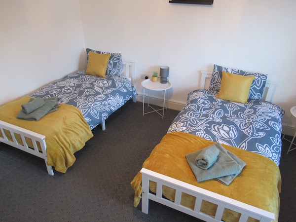 Large 4 Bedroom House -Perfect For Contractors. - Aeropuerto de East Midlands (EMA)