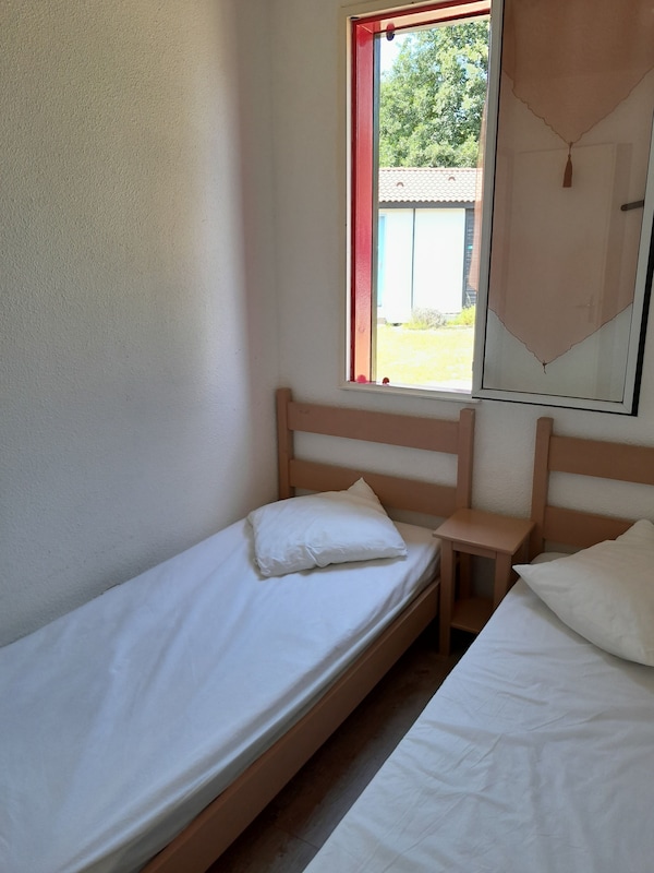 Chalet 5 People. Nearby Attractions. Air Conditioning - Hourtin
